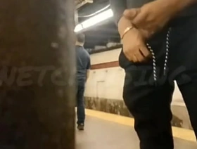 CICLISTA FODENDO UMA GARGANTA NO BANHEIRO DA CICLOVIA,FODENDO A GAY ESCANDALOSA DENTRO DO CARRO,FODENDO RABO COM PLATEIA, SEXO NA BALADA, PUNHETA MATINAL,MÃO AMIGONO CHUVEIRO,GOZADA NA ESTAÇÃO DE METR0 E GOZADA NA VARANDA