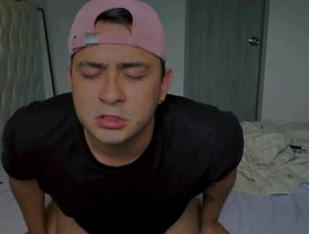 El novio de mi hermana me despierta de la siesta para comerme el culo a pelo porque estaba muy caliente