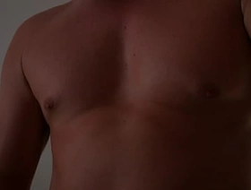 Muscular guy poses for the camera and cums on his stomach