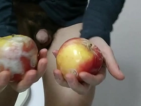 One apple? No, it's too boring... I want more!