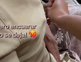 Mi coach del gym me enseña su suculento cuerpo y termino empinado